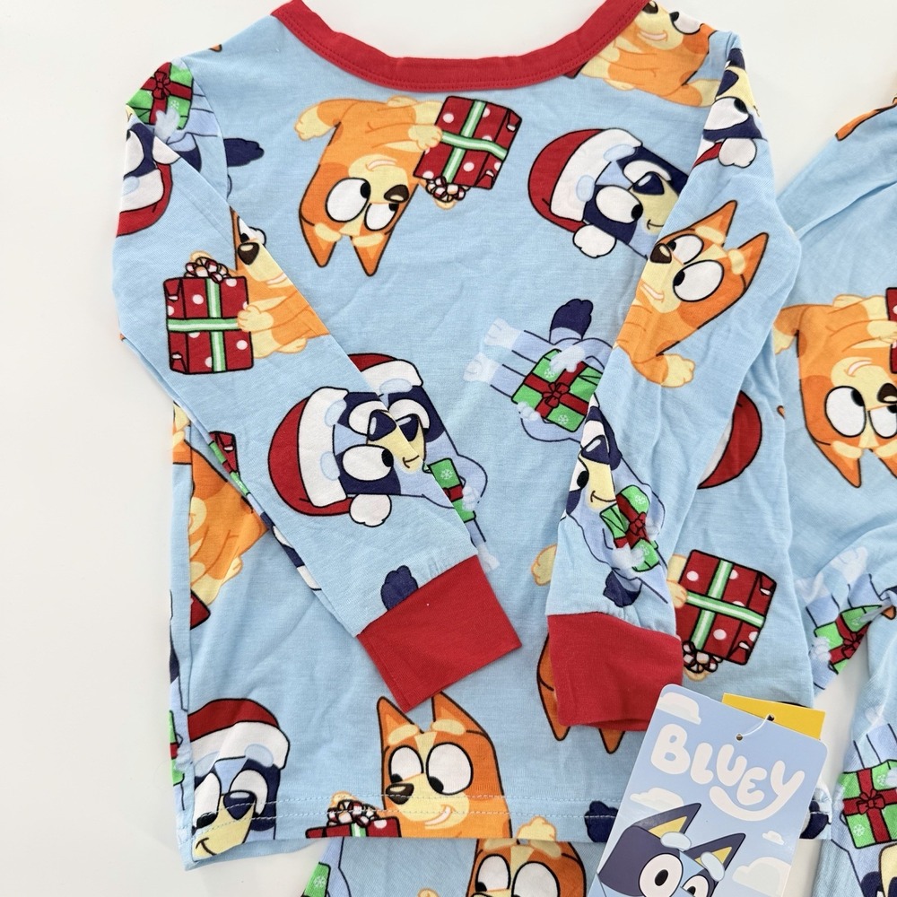 Bluey Christmas Pajamas Toddler 4T Long Sleeves Santa Bingo Gift Print NWT - Picture 3 of 8